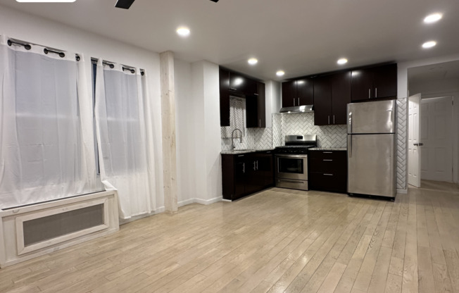 3 beds, 1 bath, $2,900, Unit 1