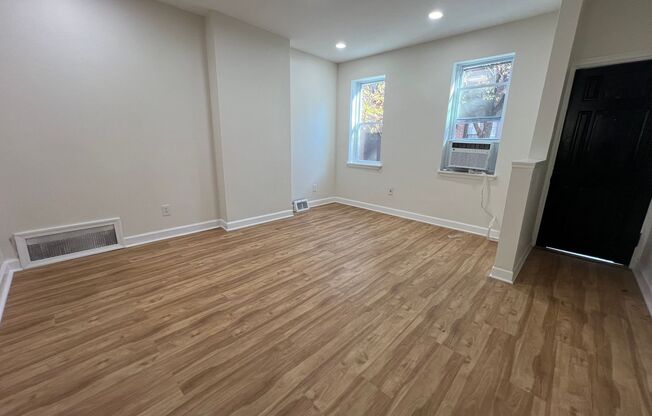 Stunning 2-Bedroom Townhome in Passyunk Square! Available NOW!