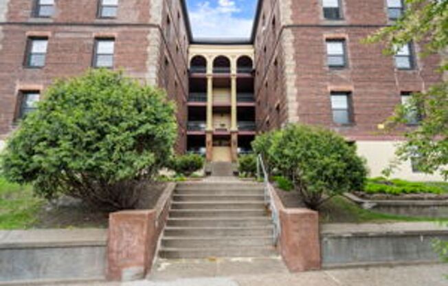 3 beds, 1 bath, 1,200 sqft, $1,595, Unit 307-20