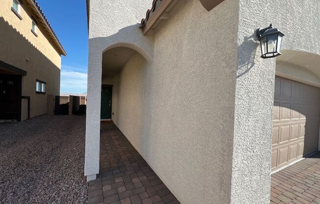beautiful 3 bedroom 2 and half bath home is located in the Symmetry Bay Cadence community