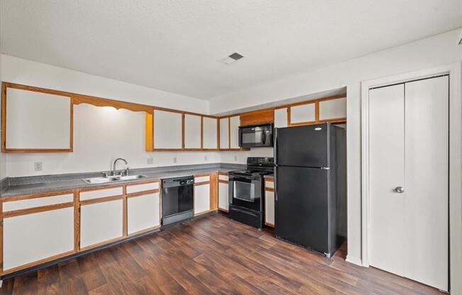 2 beds, 1 bath, 970 sqft, $1,215