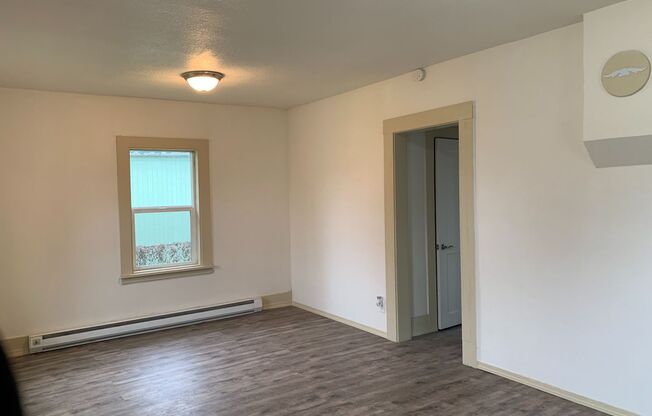 Charming 1 Bedroom, 1 Bathroom Home with Large Backyard