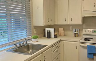 1 bed, 1 bath, 700 sqft, $1,895, Unit 25