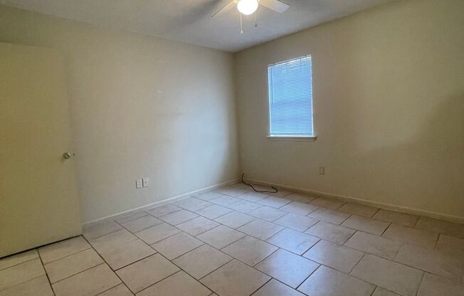 2 beds, 1.5 baths, 900 sqft, $825, Unit C