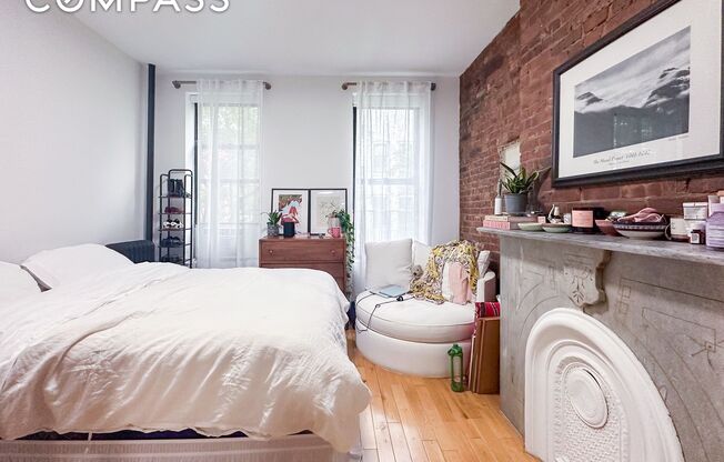 215 E 5 ST