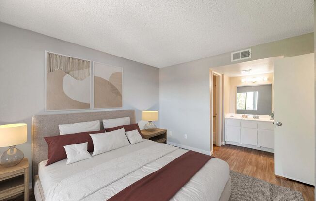 2 beds, 2 baths, 840 sqft, $1,299, Unit 215