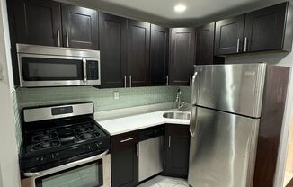 2 beds, 1 bath, $3,795, Unit 4L