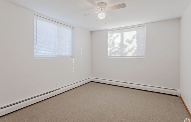 2 beds, 1 bath, 900 sqft, $1,395, Unit 120