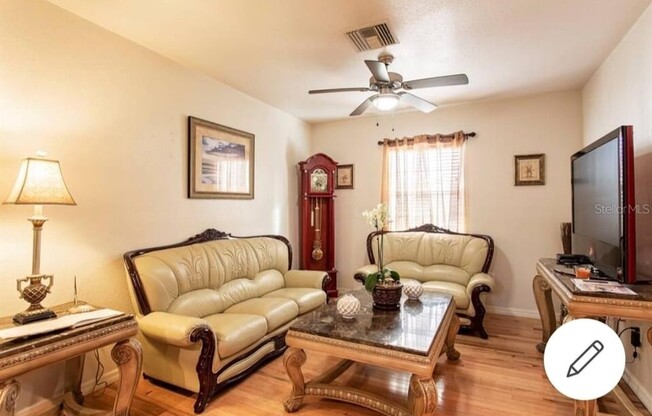 1212 E COLUMBUS DR