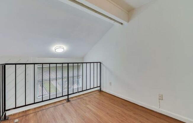 Studio, 1 bath, 510 sqft, $1,275, Unit 230