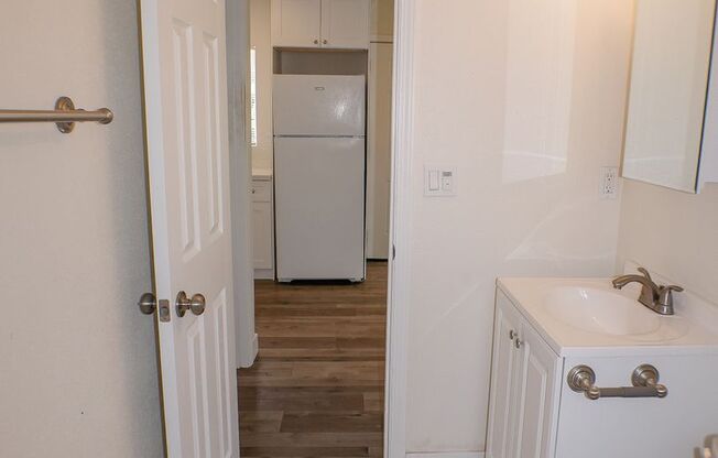 2 beds, 1 bath, $2,350