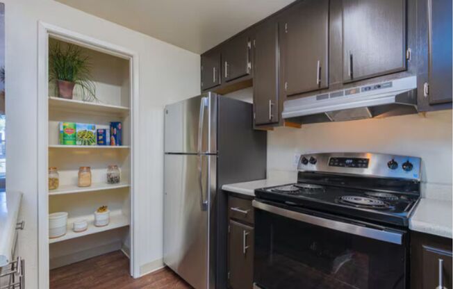 1 bed, 1 bath, 650 sqft, $1,595, Unit 113 - Stainless Package