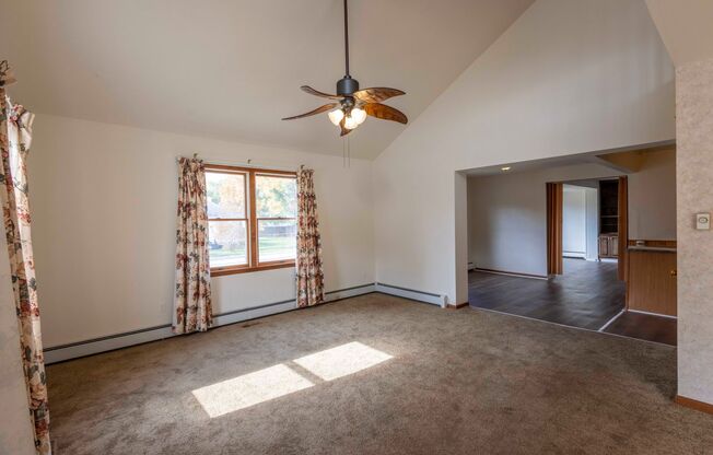 Cozy 4 Bedroom/2 Bathroom Detached Home in Essex, MD!