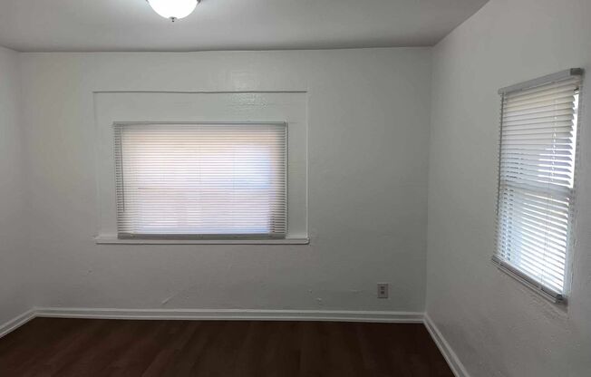 2 beds, 1 bath, $900