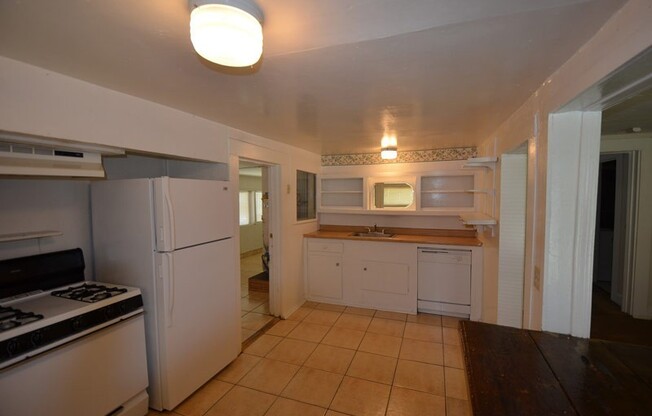 3 beds, 2 baths, $1,690, Unit 1146A