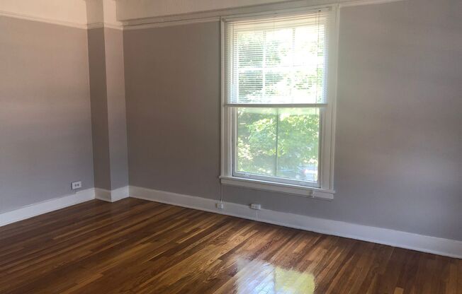 2 beds, 1 bath, 844 sqft, $1,350, Unit 4N