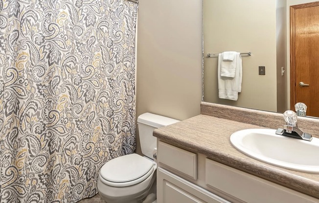Large Bathrooms at Lakeside Hills in Omaha, NE