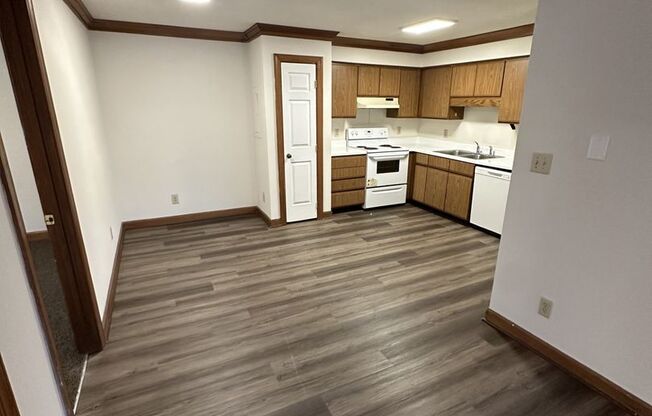 2 Bedroom 2 Bathroom Condo!
