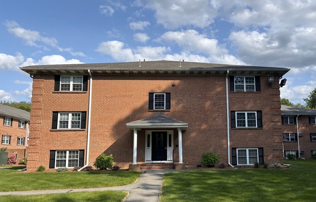 52 LEONARD RD