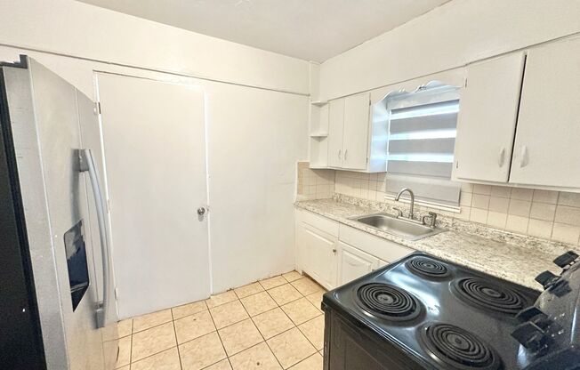 3 beds, 2 baths, $3,250