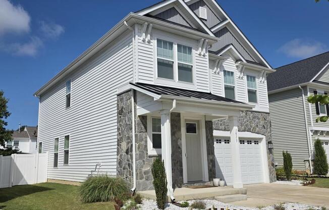 1513 WALTHAM LN