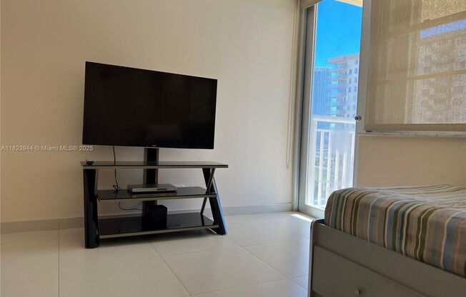 251 174TH ST APT #1505 SUNNY ISLES BEACH, FL 33160