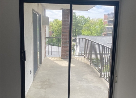 382 MASSACHUSETTS AVE