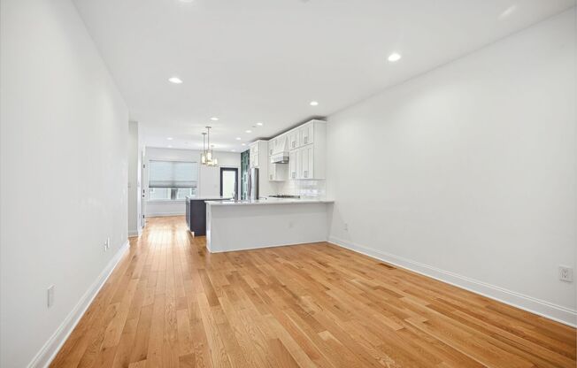 Stunning Contemporary Home Near Union Station with Secured Parking!