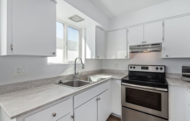 1 bed, 1 bath, $1,125, Unit 16