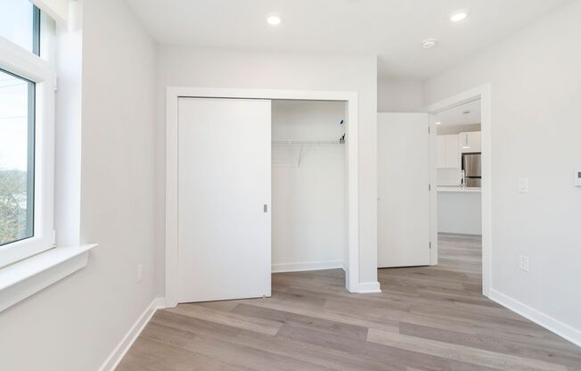 2 beds, 2 baths, 927 sqft, $1,935, Unit B220