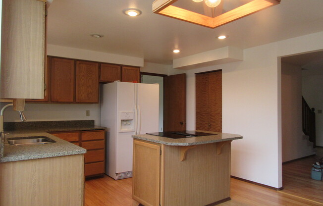 Well maintained 3 bedroom, 2.5 home in Renton's Forest Trails