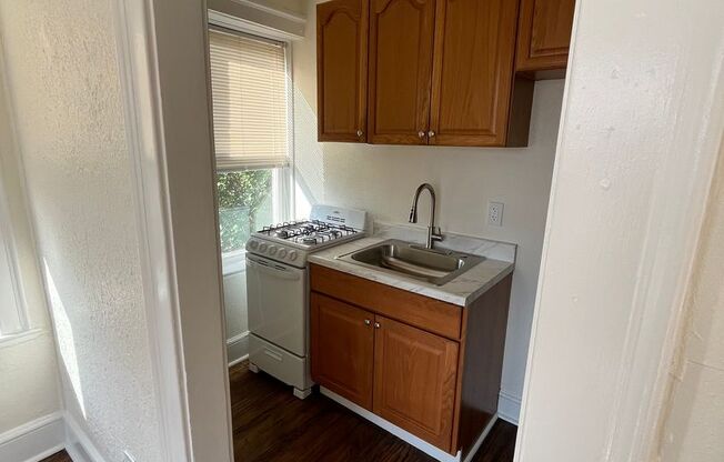 Studio, 1 bath, $1,350, Unit O