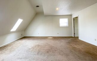 3 beds, 1.5 baths, 1,200 sqft, $1,100, Unit 9012 Apt B