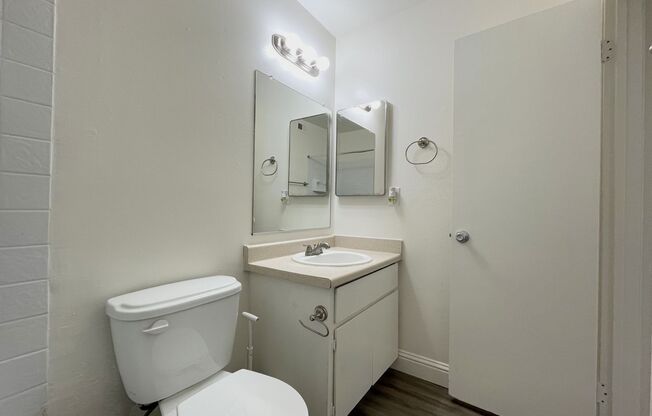 2 beds, 1 bath, 840 sqft, $1,595, Unit RO-22