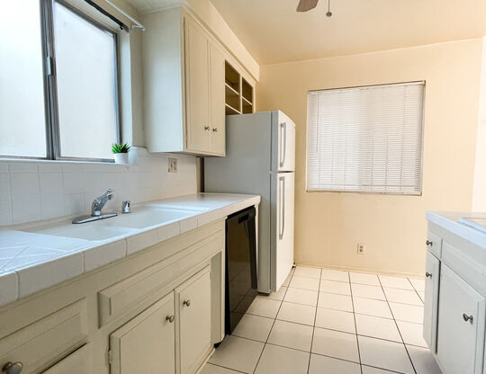 2 beds, 1.5 baths, 1,350 sqft, $3,000, Unit 5