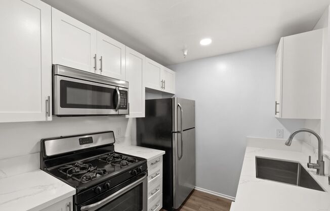 2 beds, 2 baths, 850 sqft, $2,848, Unit 402