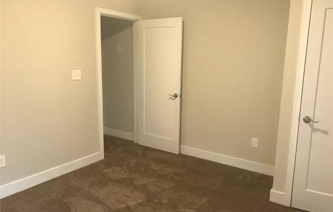 3 beds, 1 bath, 1,120 sqft, $1,550, Unit 28TH729#2-LM