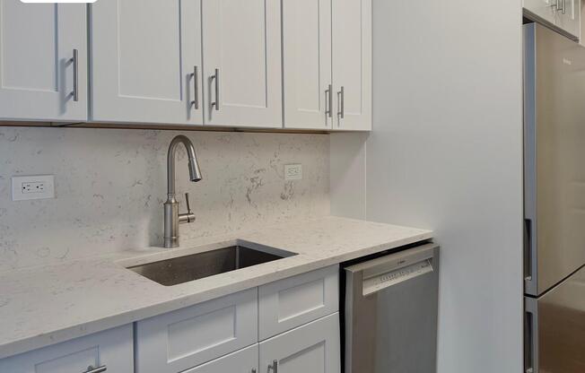 1 bed, 1 bath, 904 sqft, $6,650, Unit 5J