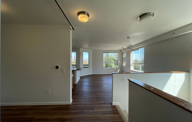 Beautiful and Bright 2B/2.5B off 28th and Colorado!