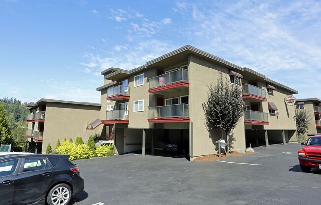 Live in the Heart of Downtown Bellevue – Commodore Apartments