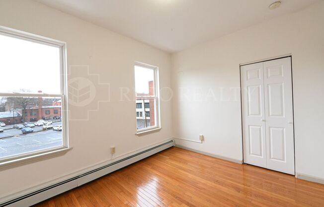 1 bed, 1 bath, 729 sqft, $1,300, Unit 305