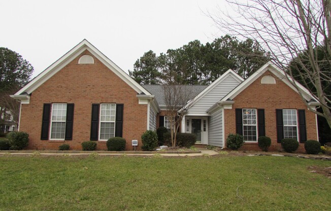 Spacious 4 Bedroom/2 Bath Ranch Home on Corner Lot in Wyndham Shores - 2 Car Garage - Fireplace - Community Pool