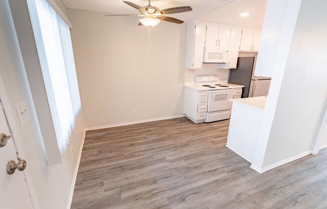 2 beds, 2 baths, 900 sqft, $2,198, Unit 212