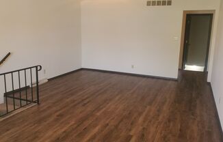 2 beds, 1 bath, 1,326 sqft, $900