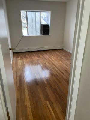 3 beds, 1 bath, 700 sqft, $2,500