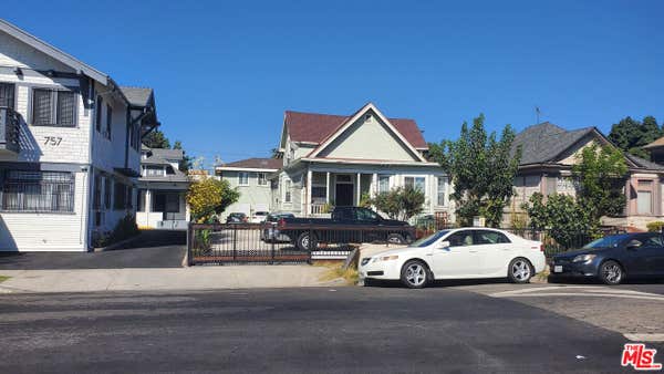 805 E 21 ST