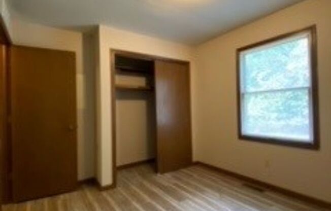 2 beds, 1 bath, $850, Unit Apt A