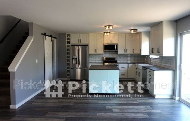 535 NW STENDAHL CT