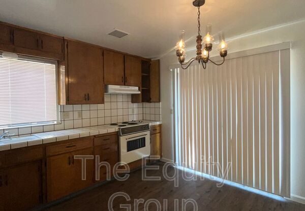 4601 W CYPRESS