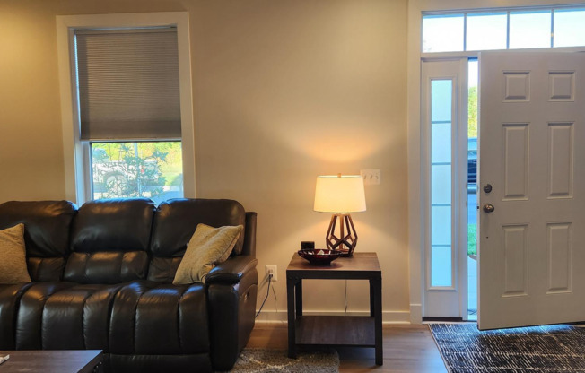 Downtown expansive luxury 3 level Townhome